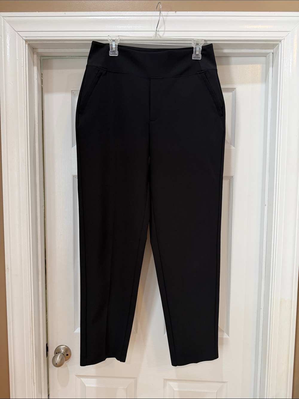 Athleta Endless Straight-Leg Pull-On Pants. Sz 10 TALL. Euc. Black